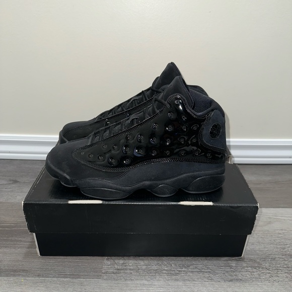 Jordan 13 Cap and Gown - Picture 5 of 5